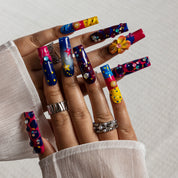 Midnight Carnival Star SQLO0014 press-on nails hand model scene view 2