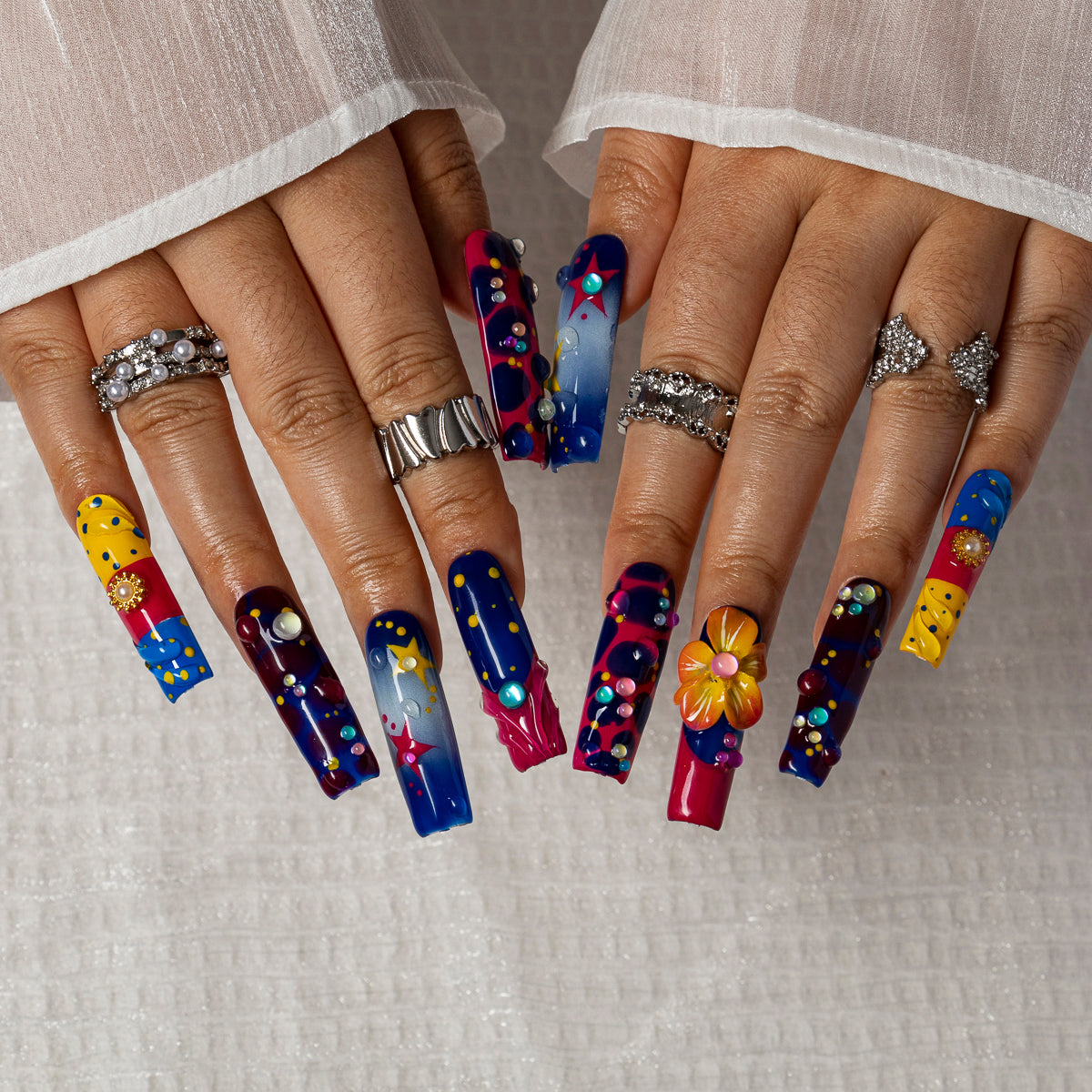 Midnight Carnival Star SQLO0014 press-on nails hand model scene view 3