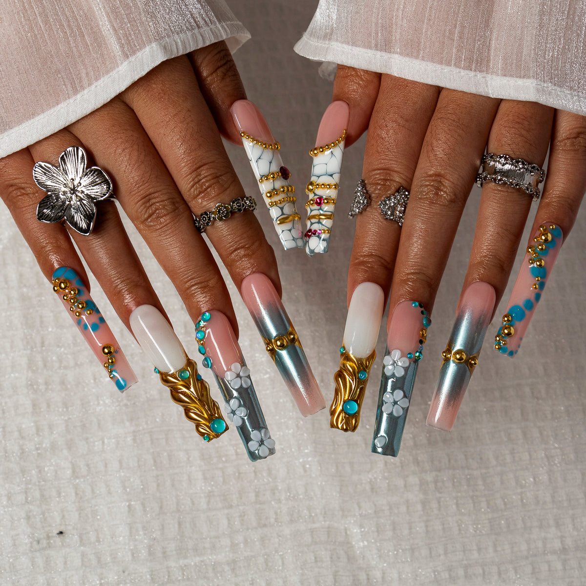 Aqua Relic SQLO0017 press-on nails hand model scene view 2