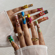 Seaside Charm SQLO0019 press-on nails hand model scene view 1