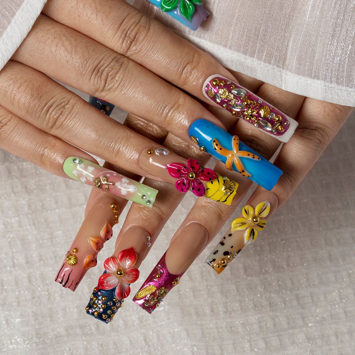 Seaside Charm SQLO0019 press-on nails hand model scene view 2
