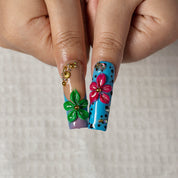 Seaside Charm SQLO0019 press-on nails hand model scene view 3