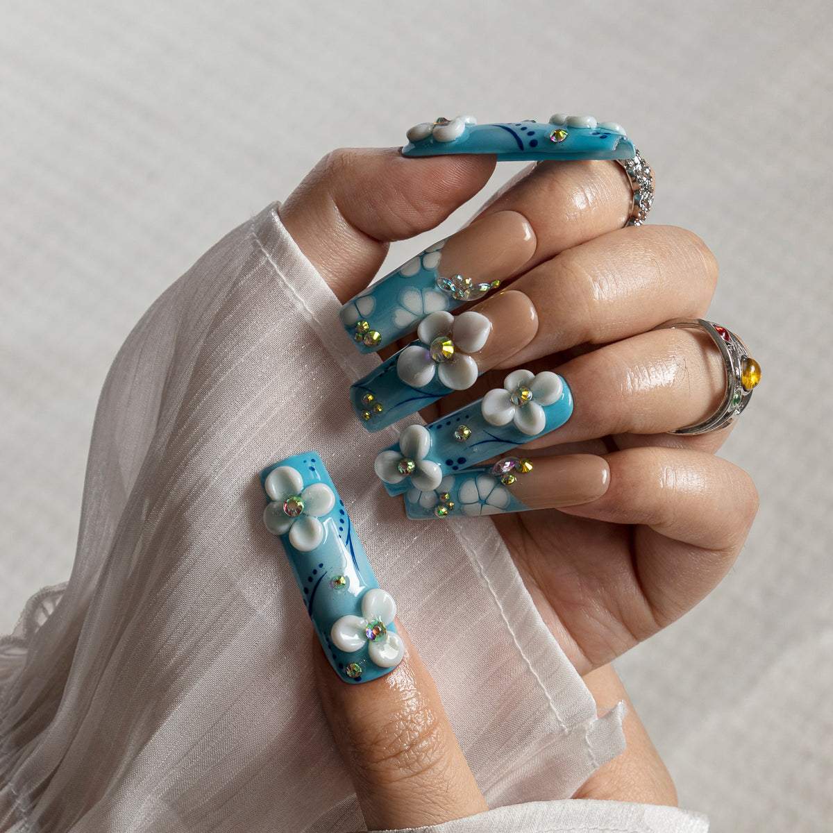 Porcelain Bloom SQLO0022 press-on nails hand model view 1