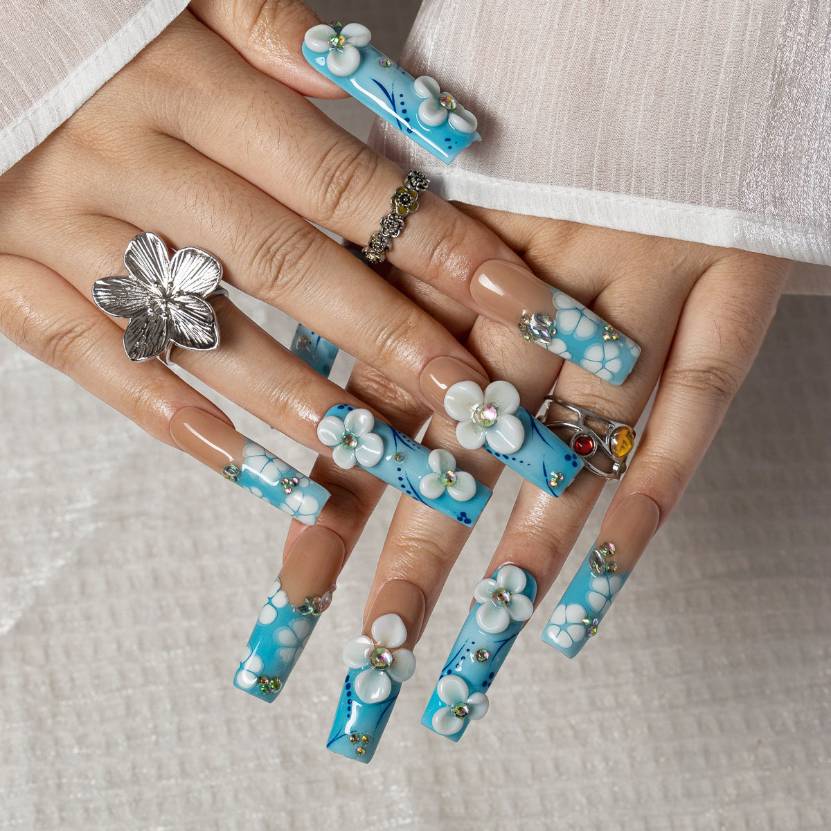 Porcelain Bloom SQLO0022 press-on nails hand model view 3