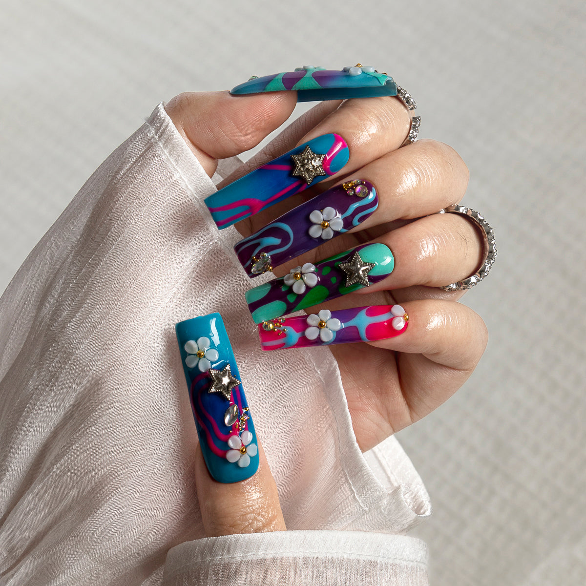 Neon Lagoon SQLO0025 press-on nails hand model view 1