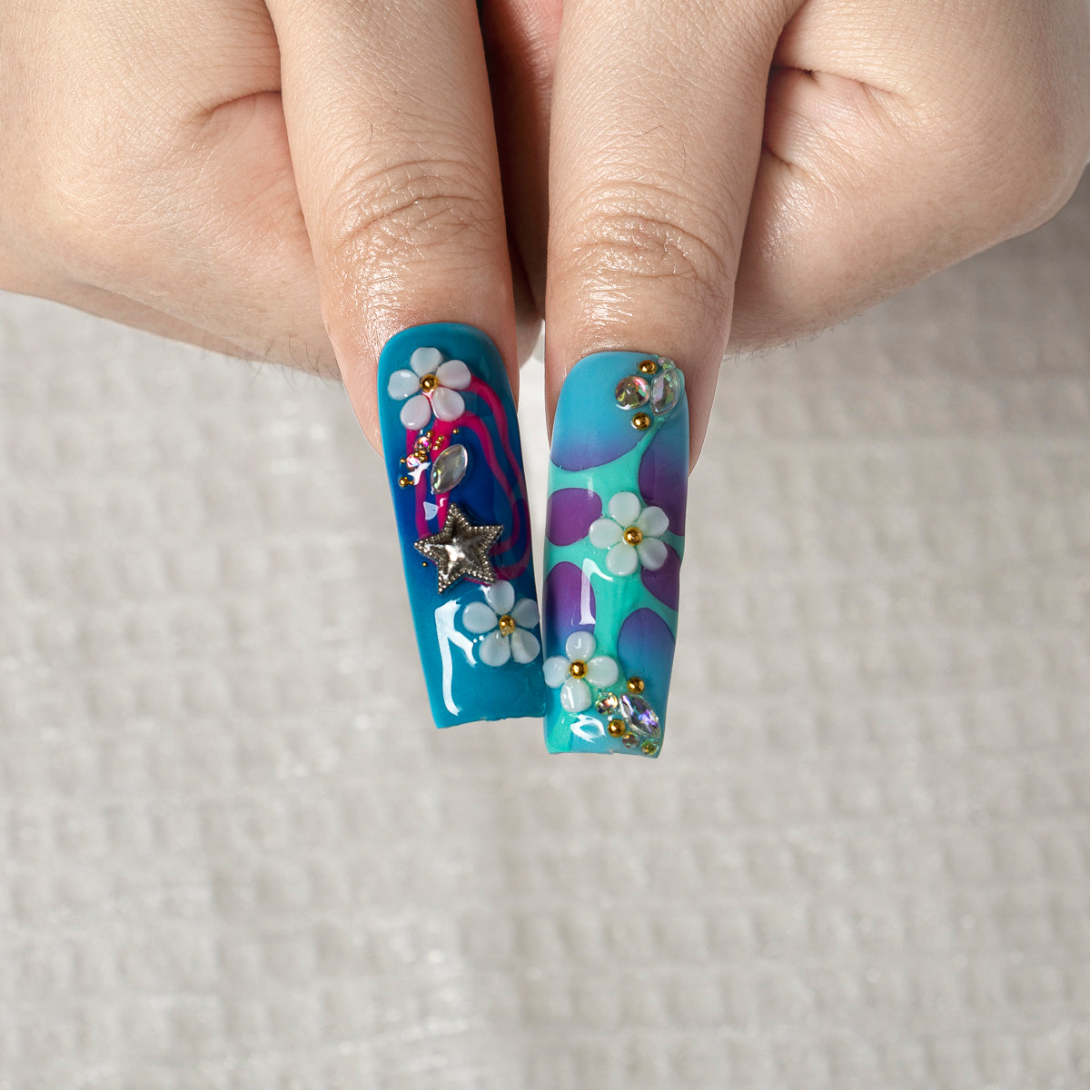 Neon Lagoon SQLO0025 press-on nails hand model view 3