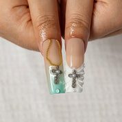 Aqua Heirloom SQLO0027 press-on nails hand model scene view 3