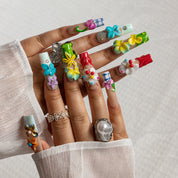 Garden Trinket SQLO0034 press-on nails hand model view 2