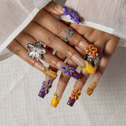 Tropical Shell Bloom SQLO0035 press-on nails hand model scene view 2
