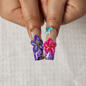 Tropical Shell Bloom SQLO0035 press-on nails hand model scene view 3