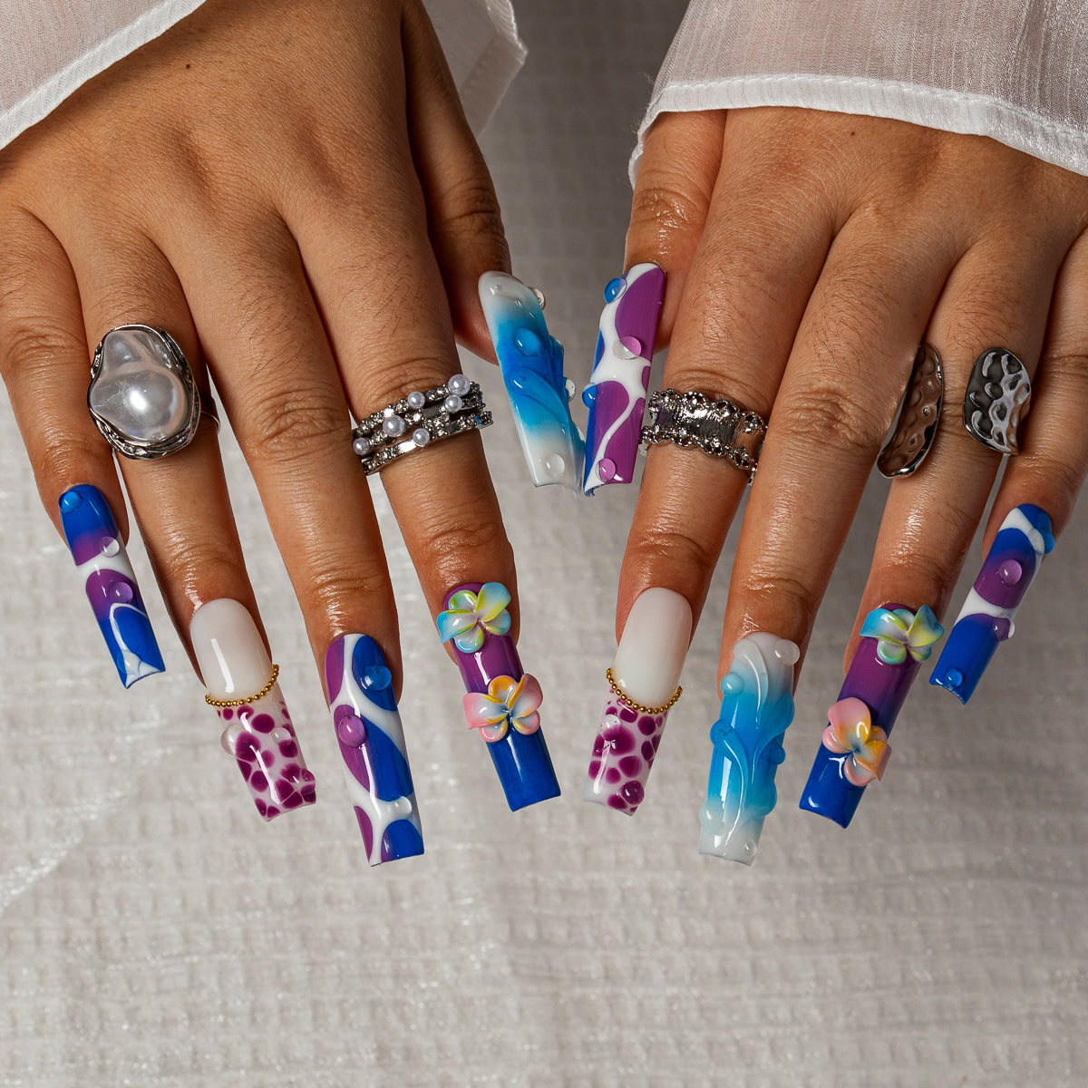Indigo Plumeria SQLO0038 press-on nails hand model scene view 2