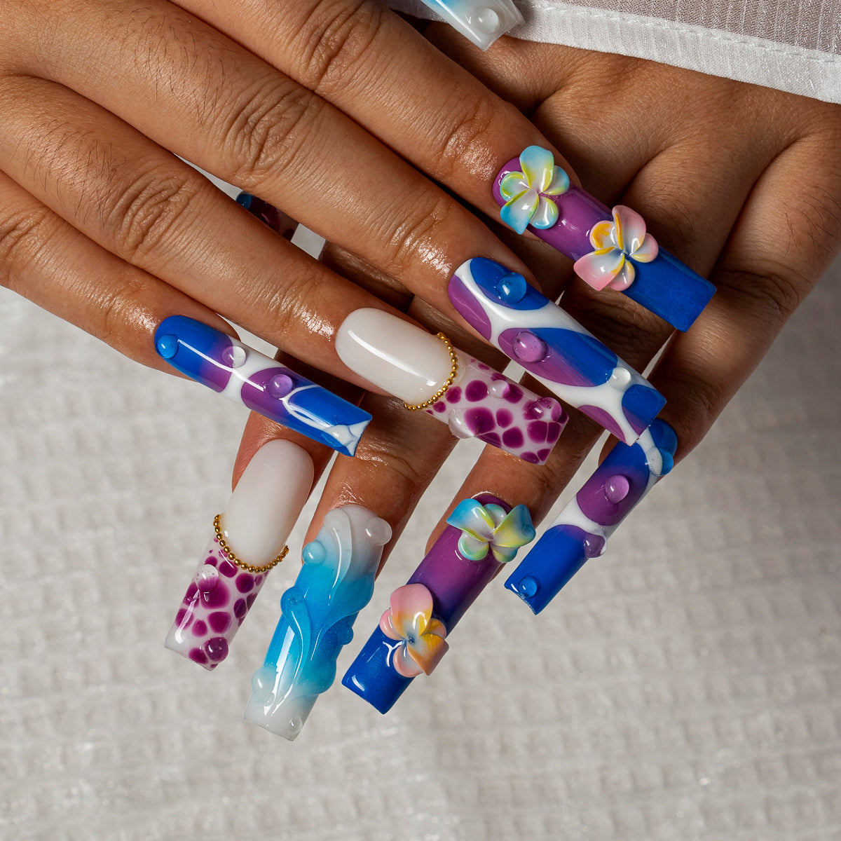 Indigo Plumeria SQLO0038 press-on nails hand model scene view 3
