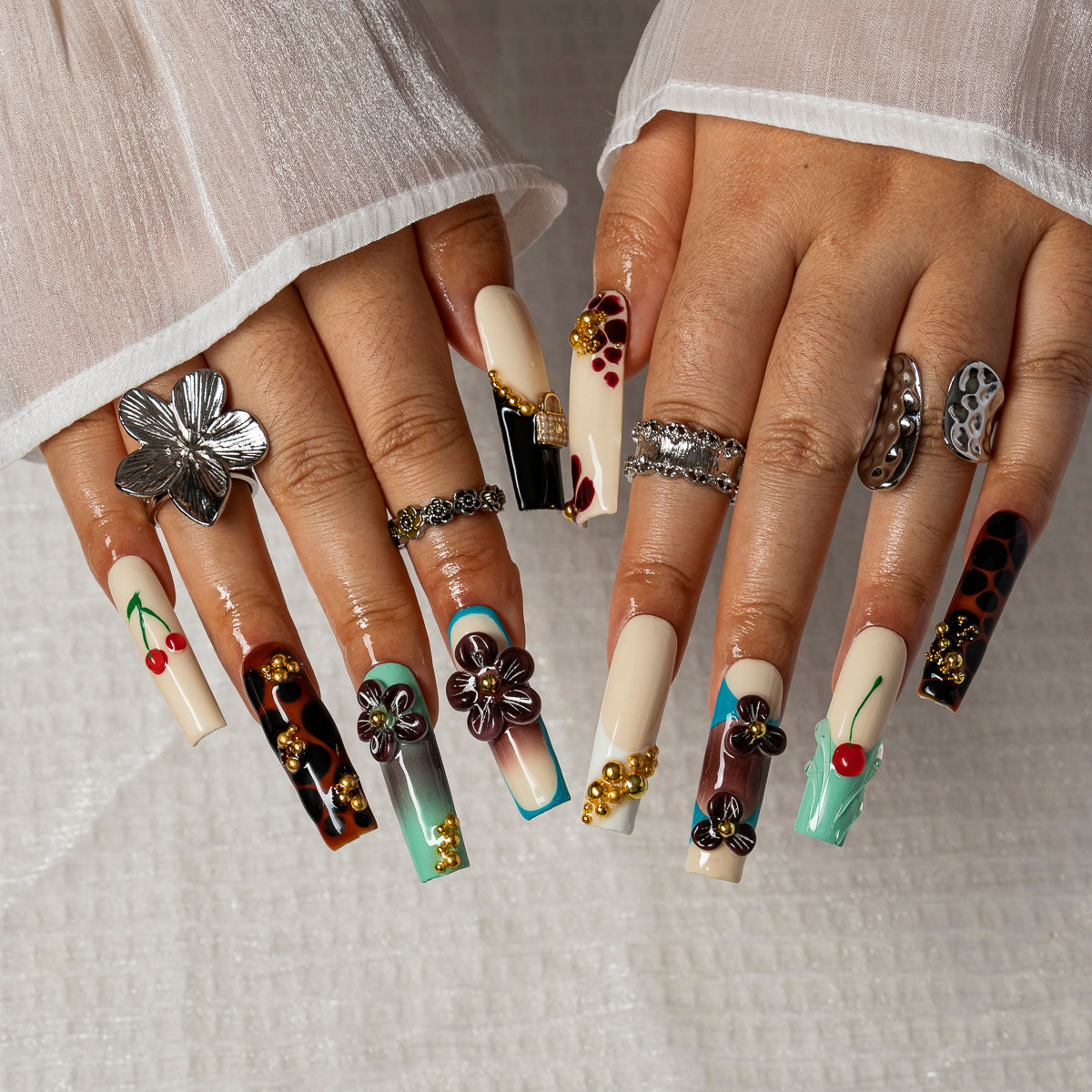 Cherry Noir Garden SQLO0040 press-on nails hand model scene view 1