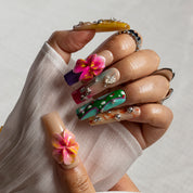 Electric Garden Charm SQLO0041 press-on nails hand model scene view 1