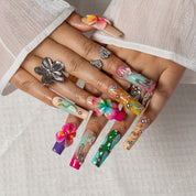 Electric Garden Charm SQLO0041 press-on nails hand model scene view 2