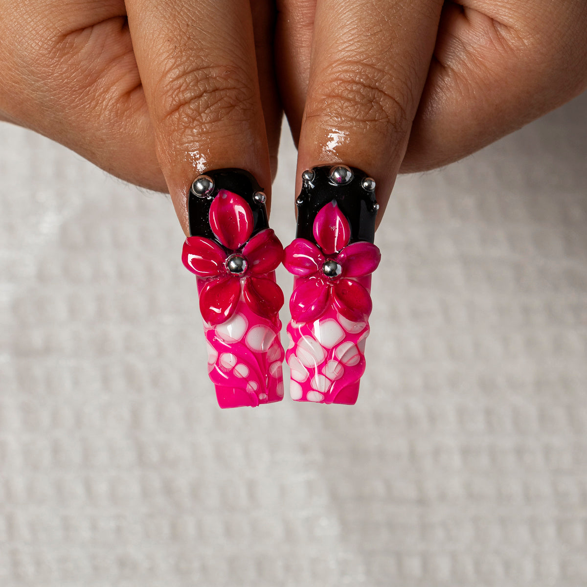 Raspberry Noir Bloom SQLO0043 press-on nails hand model scene view 3