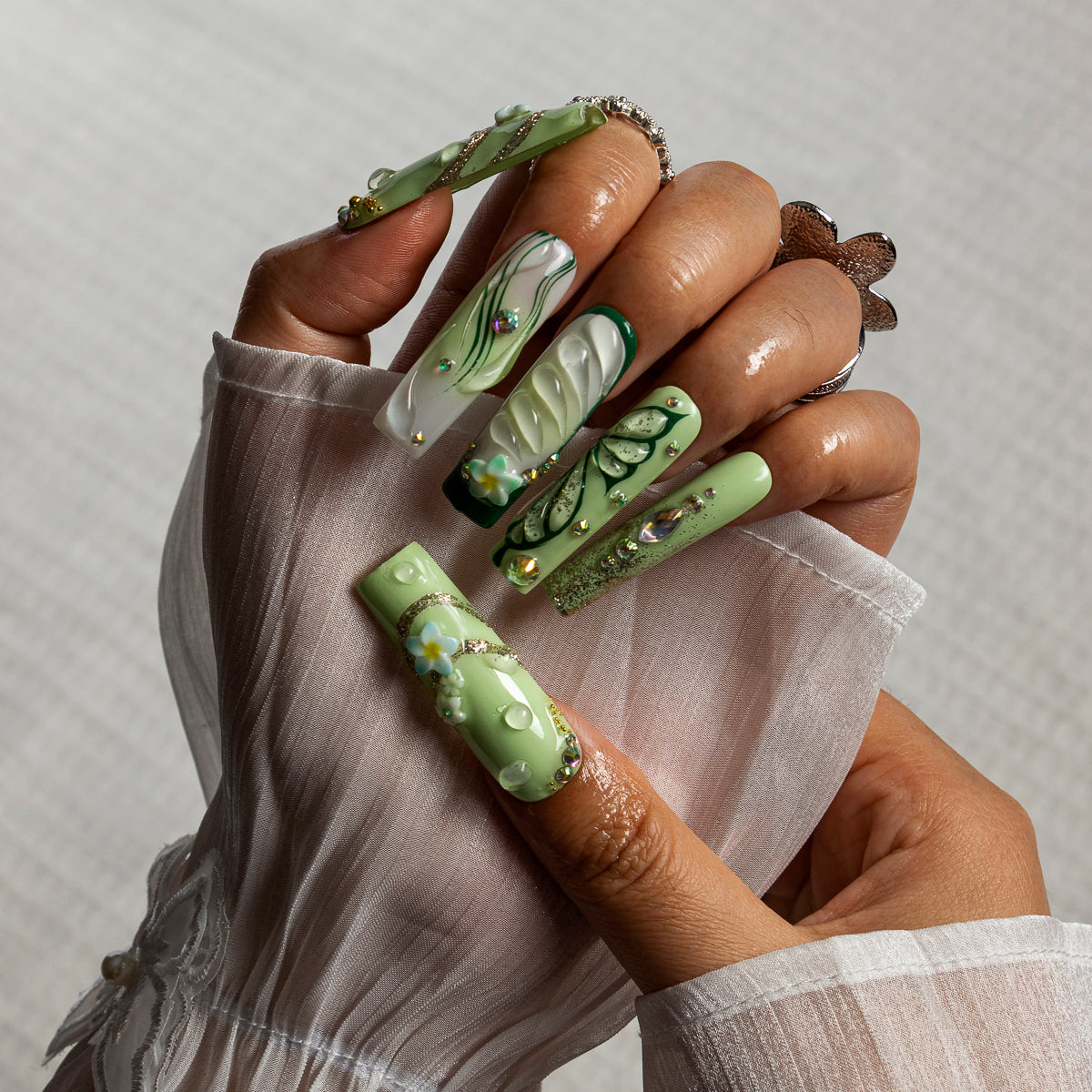 Sage Dew Butterfly SQLO0044 press-on nails hand model scene view 1