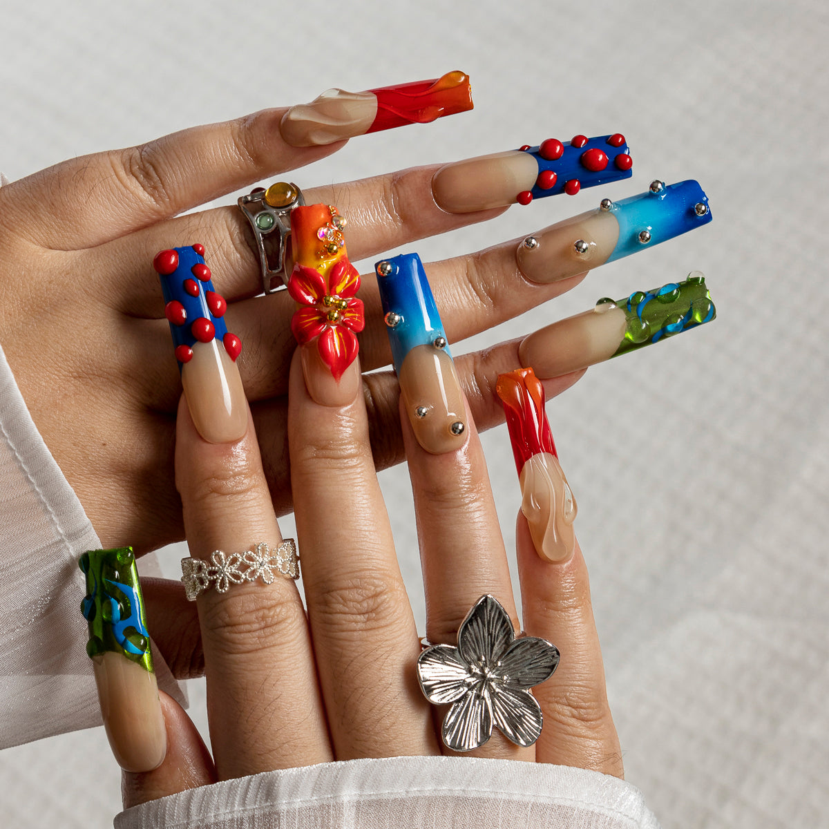 Tropical Ember Splash SQLO0045 press-on nails hand model scene view 1