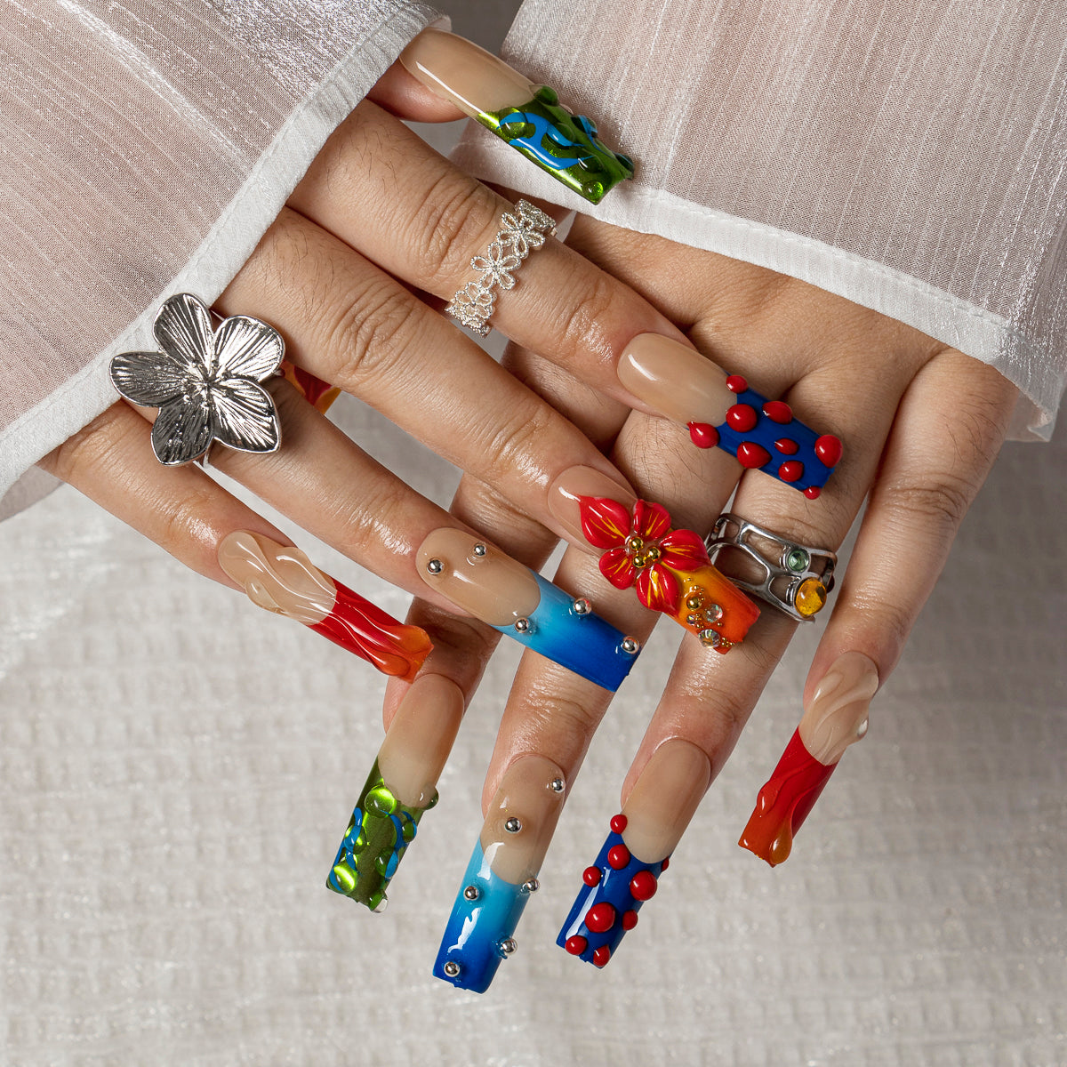 Tropical Ember Splash SQLO0045 press-on nails hand model scene view 2