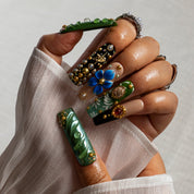 Emerald Sapphire Relic SQLO0047 press-on nails hand model scene view 1