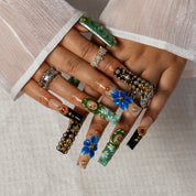 Emerald Sapphire Relic SQLO0047 press-on nails hand model scene view 3