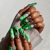 Mint Stardust SQLO0048 press-on nails hand model scene view 1