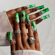 Mint Stardust SQLO0048 press-on nails hand model scene view 2