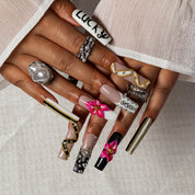 Lucky Noir SQLO0049 press-on nails hand model view 2