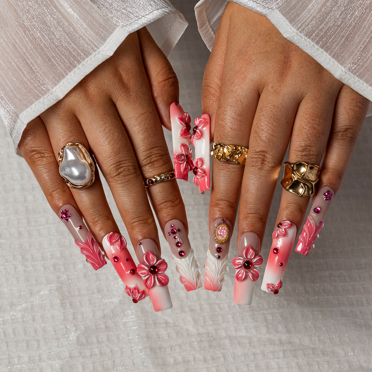 Rose Amulet SQLO0052 press-on nails hand model scene view 1