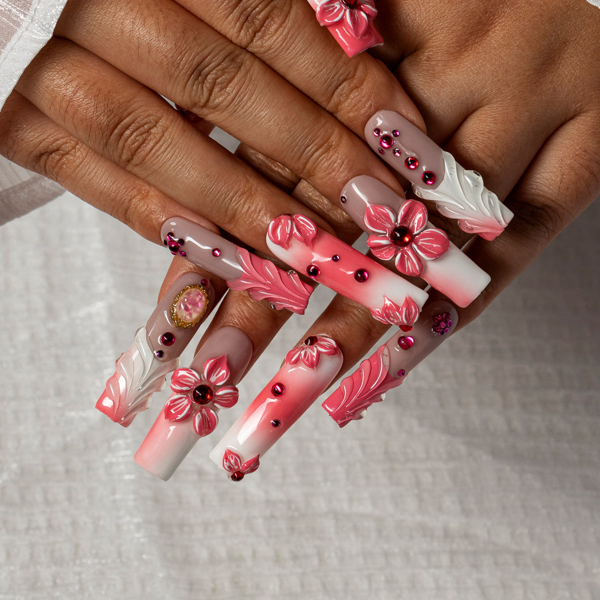 Rose Amulet SQLO0052 press-on nails hand model scene view 2