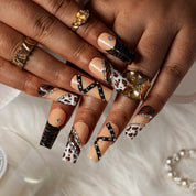 Wild Noir Mix SQME0004 press-on nails hand model scene view 2