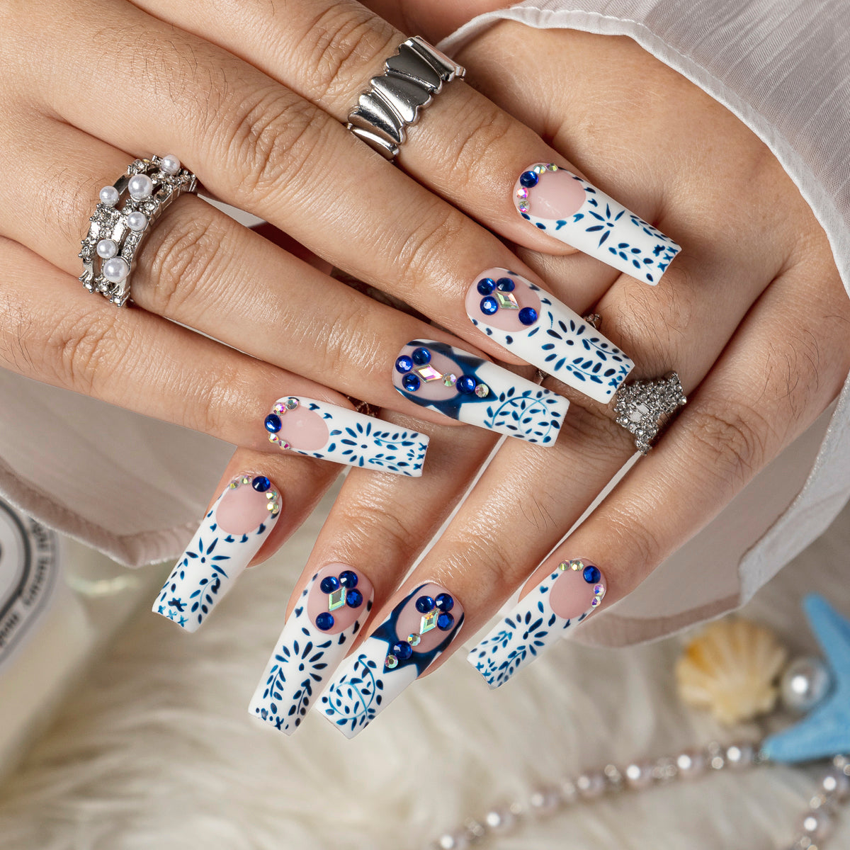 Sapphire Tile Bloom SQME0009 press-on nails hand model scene view 3