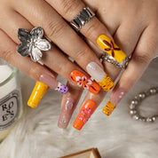 Sunset Daisy Stripe SQME0013 press-on nails hand model scene view 3