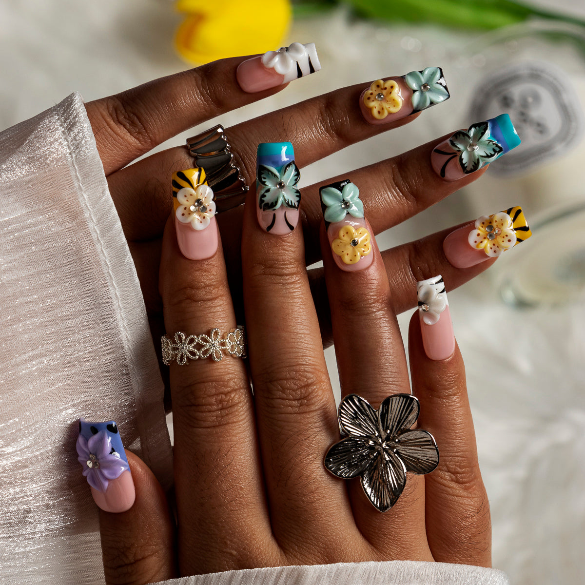 Butterfly Garden Pop SQME0015 press-on nails hand model scene view 1