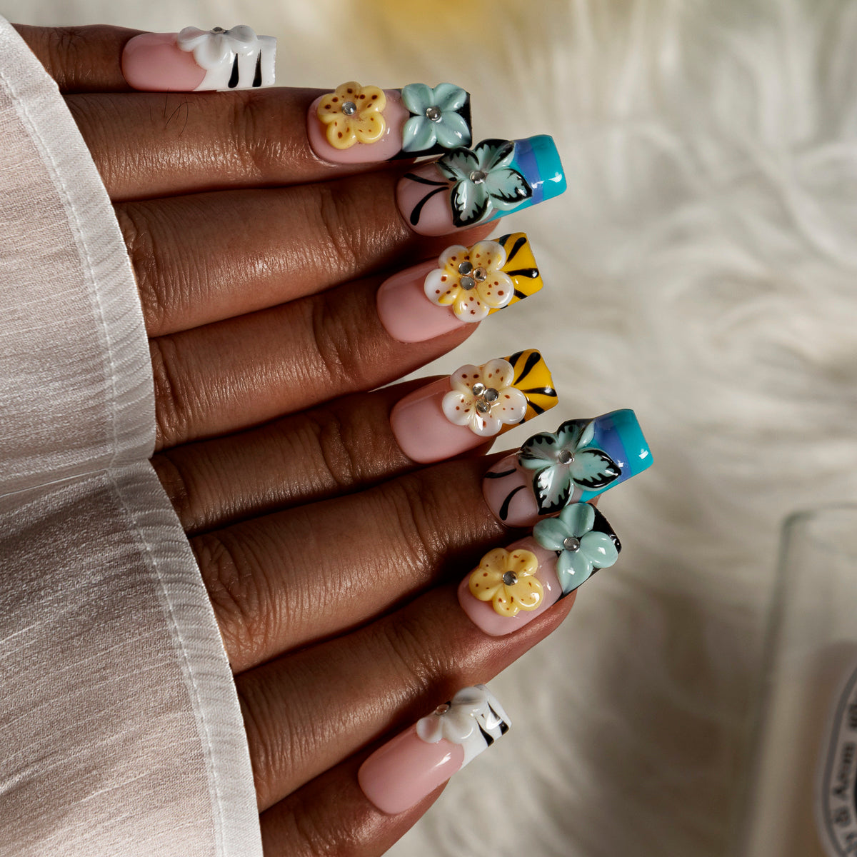Butterfly Garden Pop SQME0015 press-on nails hand model scene view 2