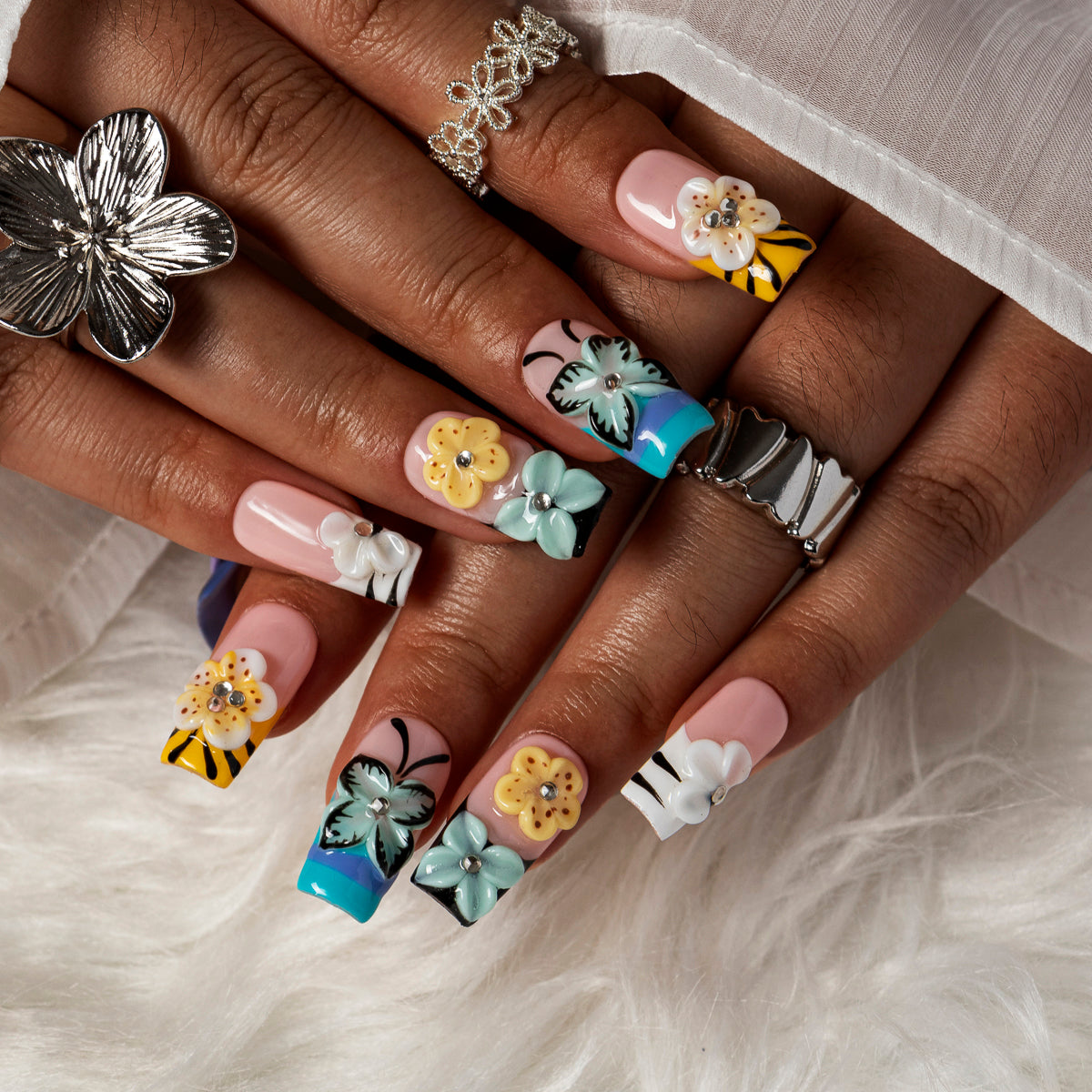 Butterfly Garden Pop SQME0015 press-on nails hand model scene view 3