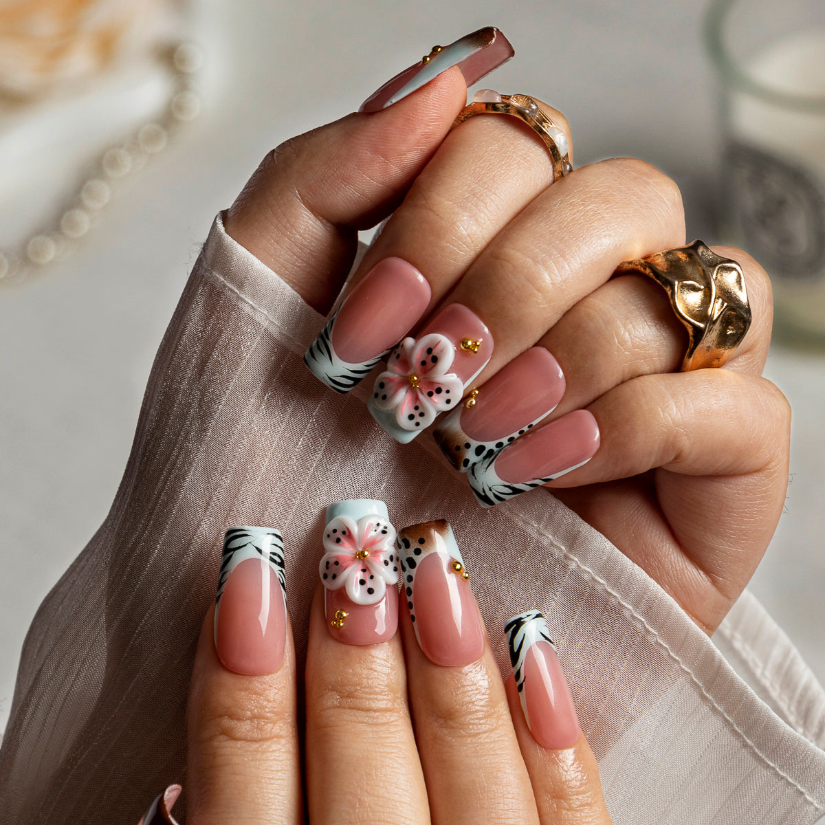 Peach Lily Zebra SQME0023 press-on nails hand model scene view 1