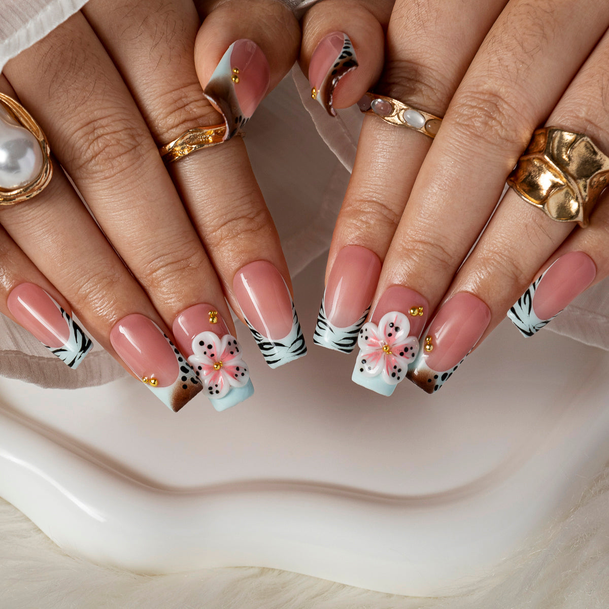 Peach Lily Zebra SQME0023 press-on nails hand model scene view 2