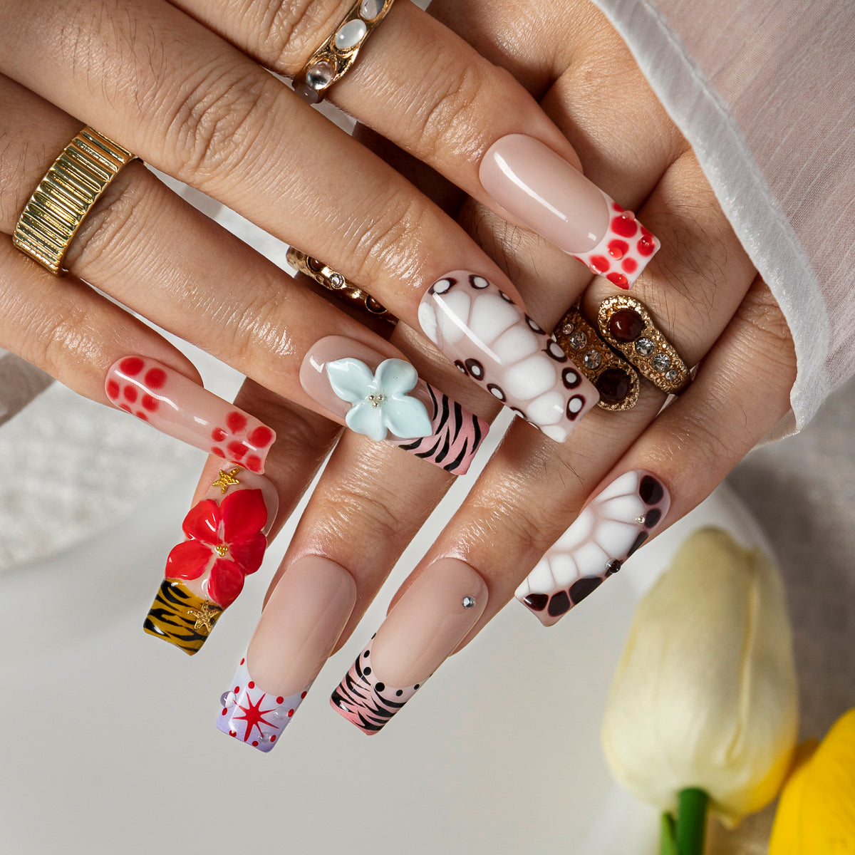 Scarlet Safari Blossom SQME0033 press-on nails hand model scene view 3