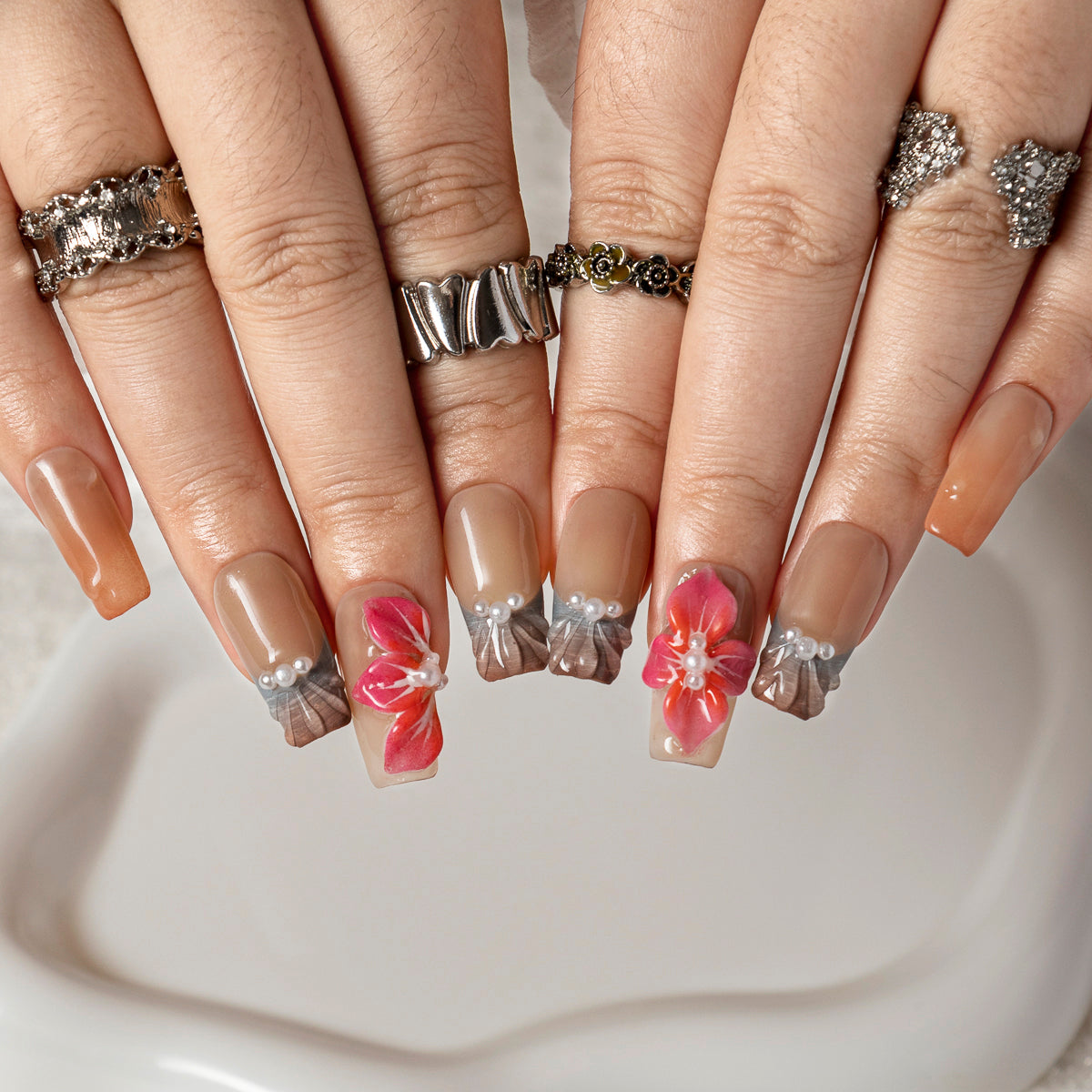 Crimson Crystal Bloom SQME0036 press-on nails hand model scene view 2