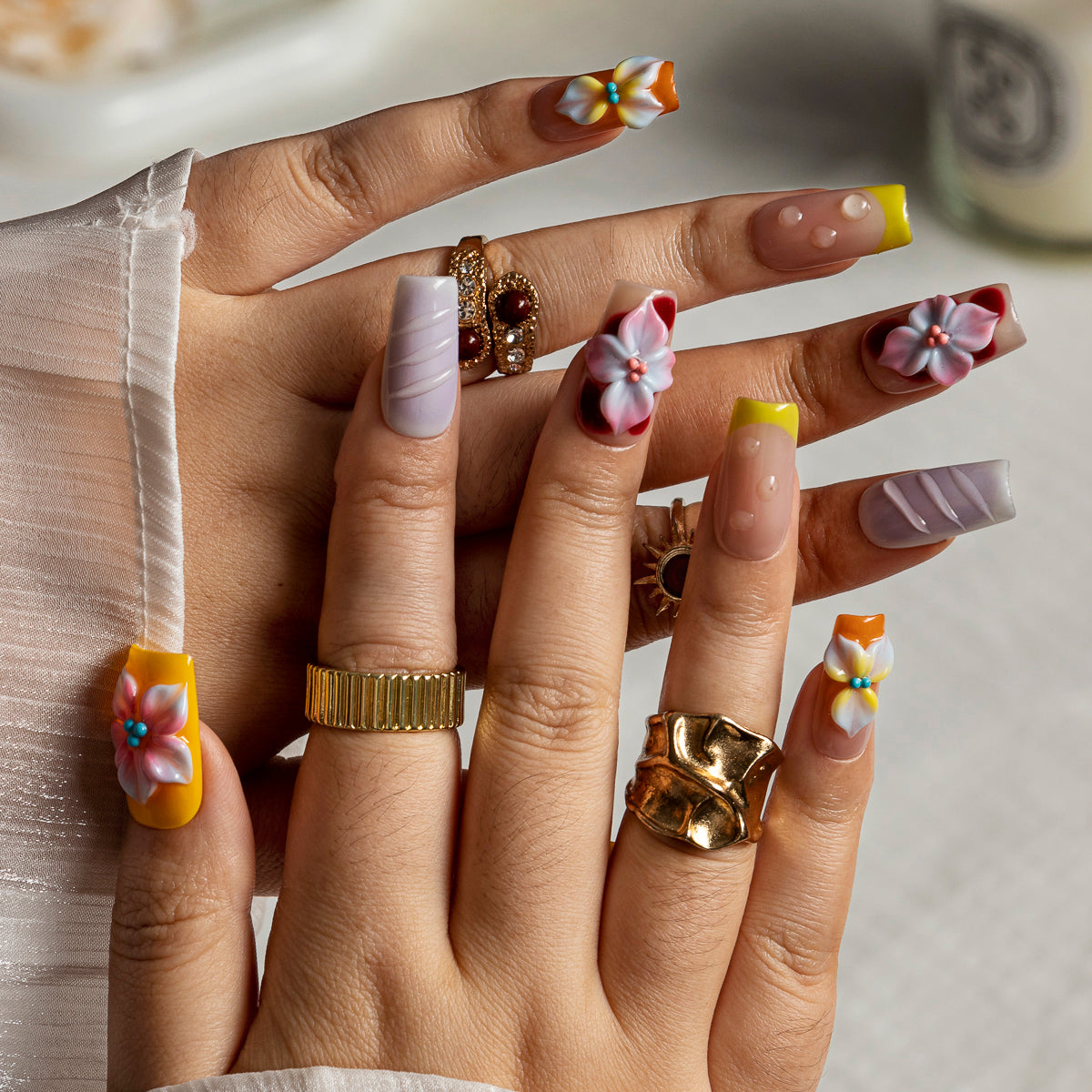 Lemon Lilac Bloom SQME0045 press-on nails hand model scene view 1