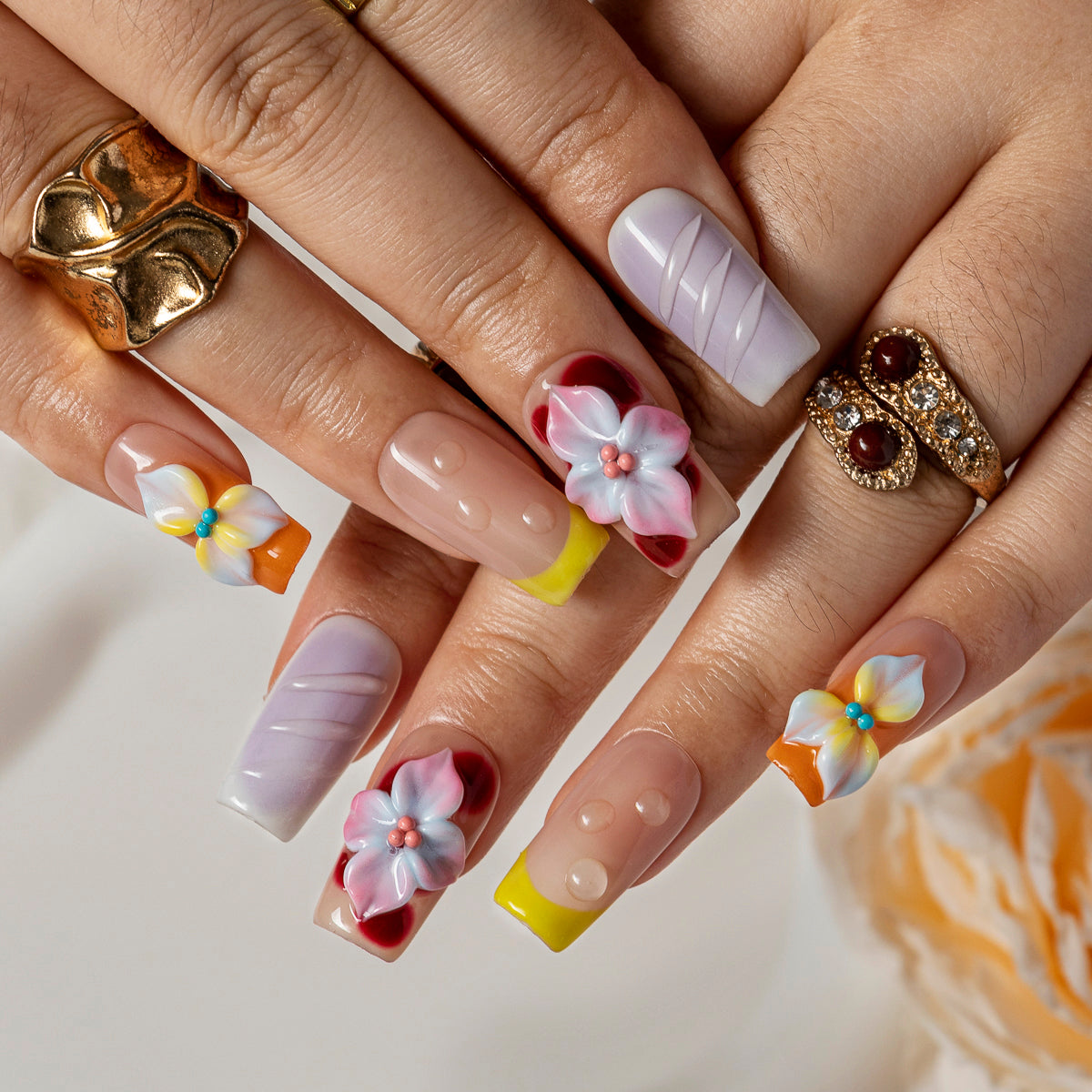 Lemon Lilac Bloom SQME0045 press-on nails hand model scene view 3