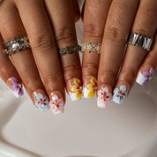 Pastel Garden Petal SQSH0008 press-on nails hand model scene view 1