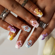 Pastel Garden Petal SQSH0008 press-on nails hand model scene view 2