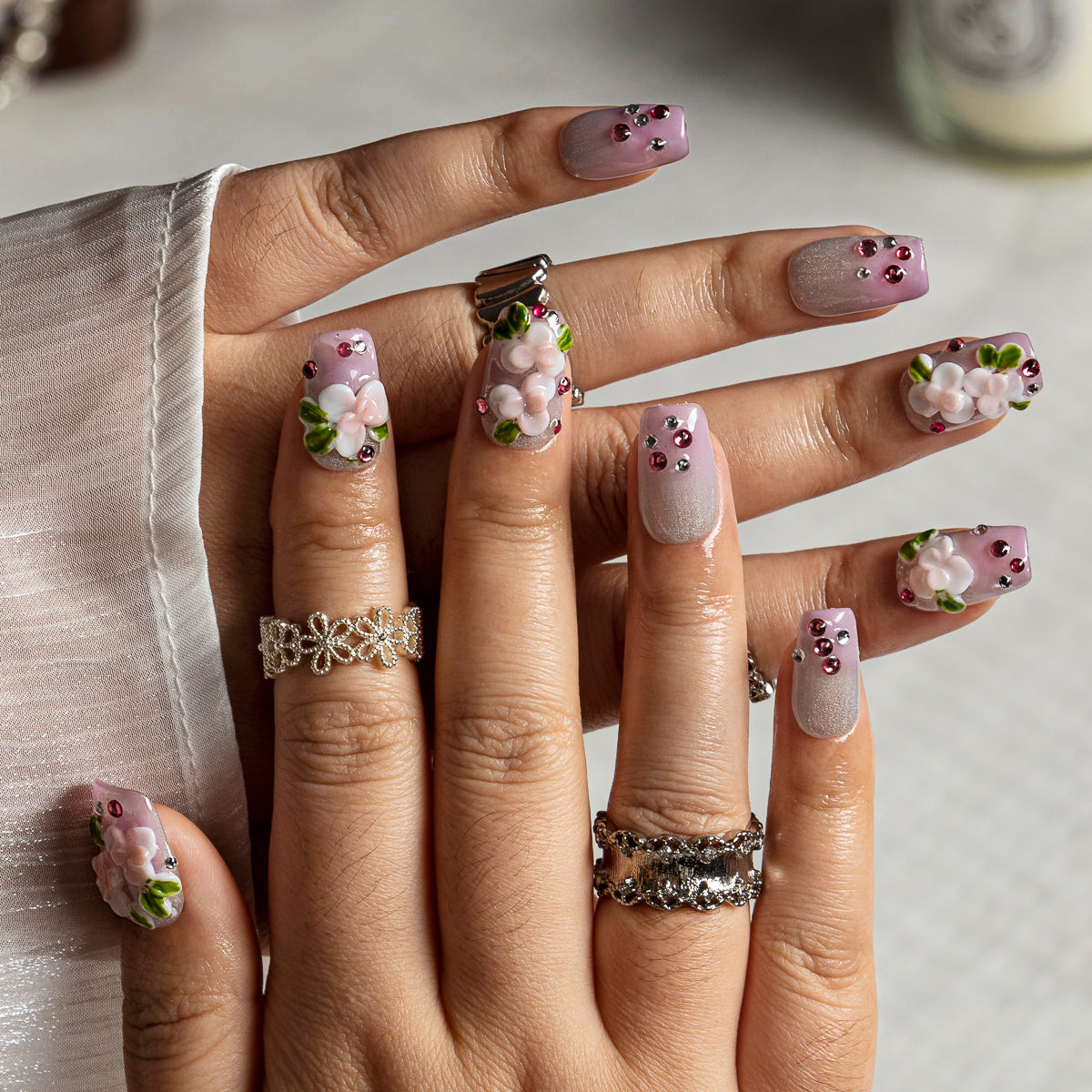 Pearl Garden Bloom SQSH0011 press-on nails hand model scene view 1