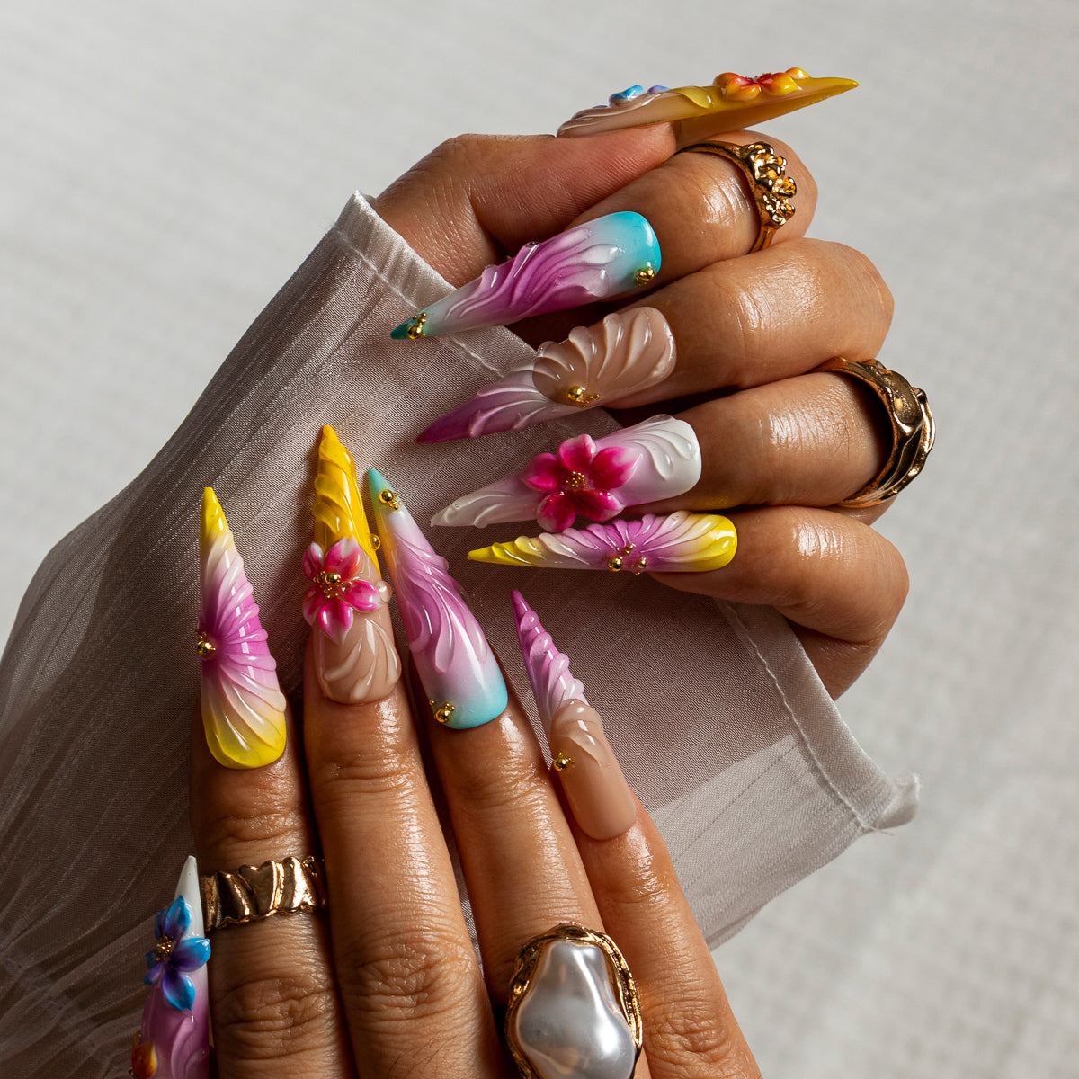 Tropical Aura STLO0014 press-on nails hand model scene view 1