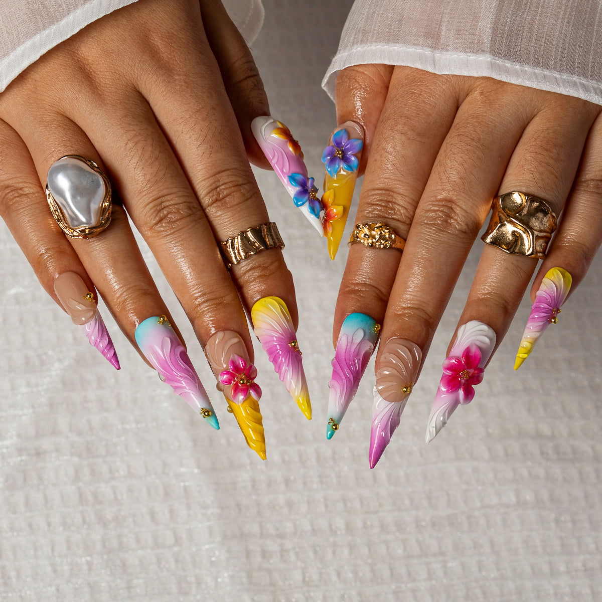 Tropical Aura STLO0014 press-on nails hand model scene view 2