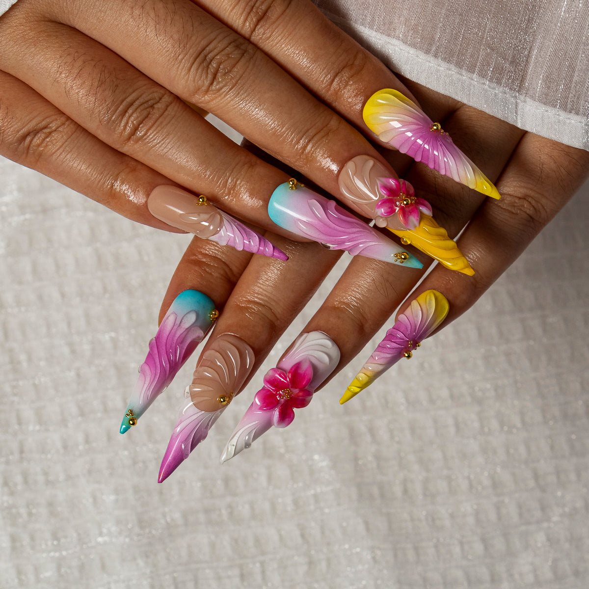 Tropical Aura STLO0014 press-on nails hand model scene view 3