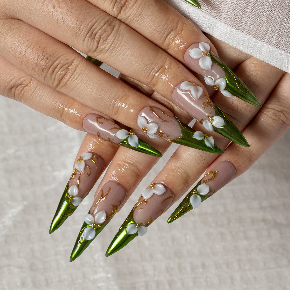 Emerald Calla STLO0019 press-on nails hand model scene view 3