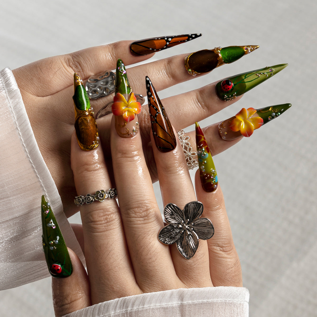 Ladybug Eden STLO0022 press-on nails hand model scene view 1